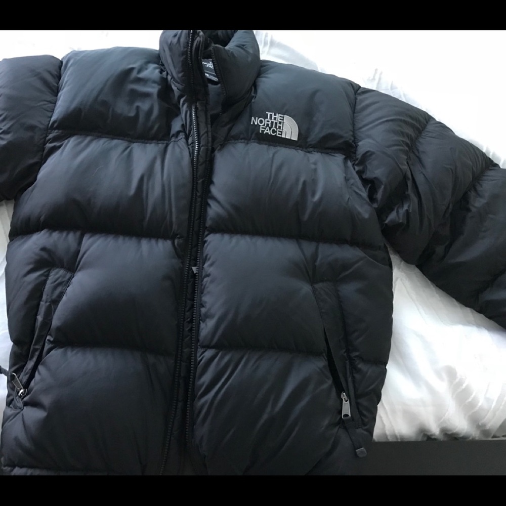 Northface Men’s black 700 Nuptse jacket.